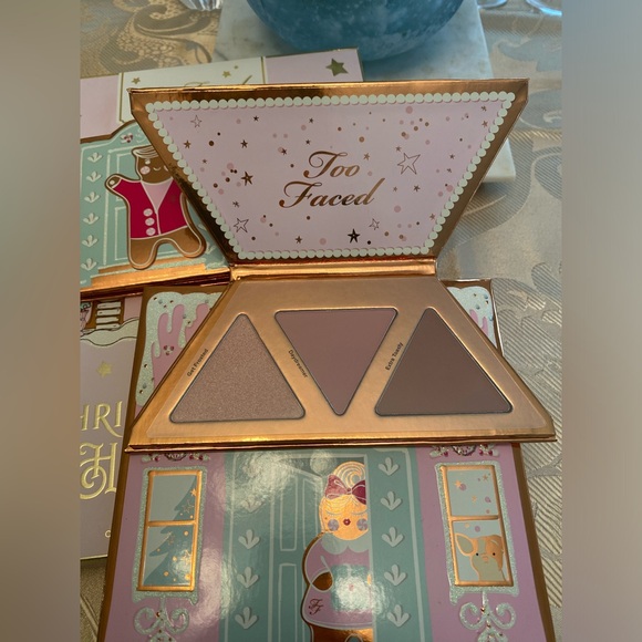 Too faced Christmas Cookie House Party palette set - Picture 7 of 8